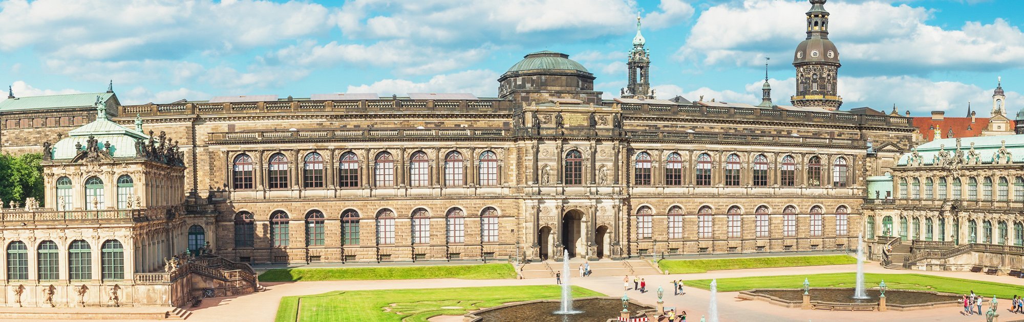 Slider Kultur Panorama des Dresdner Zwingers mit barocker Architektur